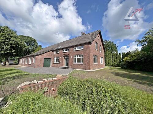 Straßenansicht - Frisch renoviertes Bauernhaus! - 1.190,00&nbsp;EUR Kaltmiete, ca.&nbsp; 180,00&nbsp;m&sup2;&nbsp;Wohnfl&auml;che