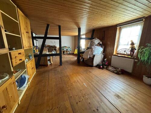 Wohnzimmer - 6 Zimmer Mehrfamilienhaus, Wohnhaus zum Kaufen in Neumark