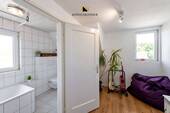 ...mit Wanne, Waschbecken und WC - 