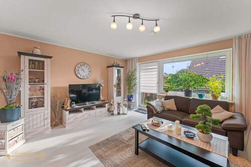 Wohnzimmer - 4 Zimmer Etagenwohnung zum Kaufen in Butjadingen