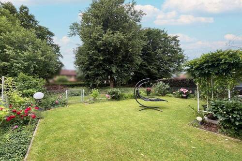 Blick in den Garten - 5 Zimmer Doppelhaushälfte in Forstinning