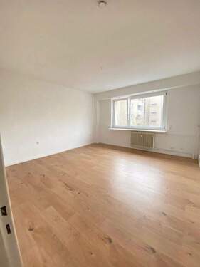 Wohnzimmer - Bezugsfertige 3-Zimmer Wohnung (68qm) mit Balkon im 4. OG in Berlin-Kreuzberg - ohne Makler