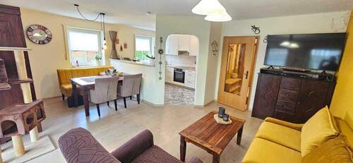 Wohnzimmer 1 - Sehr gepflegte 3-Zimmer-Wohnung in ruhiger Wohngegend mit großem Garten und schöner Terrasse