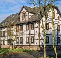 GROßES GRUNDSTÜCK, VIELE MÖGLICHKEITEN Mehrfamilienhaus in Mockrehna mit Landwirtschaftsfläche