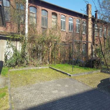 Hof / Stellplätze 02 - 