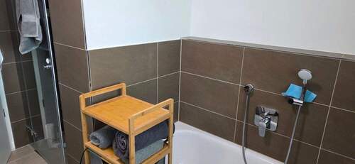 Badewanne und Dusche - 