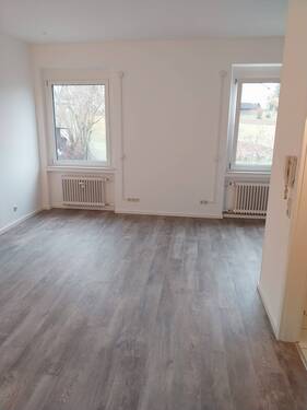 Wohnraum mit 2 Fenstern - Etagenwohnung mit 30,00 m&sup2; in Oberthulba zur Miete