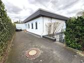 Außenansicht / Zugang - Charmantes, großzügiges Familienhaus mit Garten in Köln-Esch