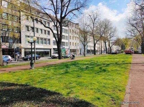 Blick in die Straße (Ostwall) - Krefeld-City, Ostwall 71 - 2 Zimmer-Wohnung im 5.OG mit 2 Balkonen und Aufzug für max. 2 Personen zum zeitnahen Einzug !!