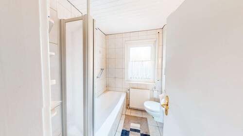 Badezimmer im Erdgeschoss - 