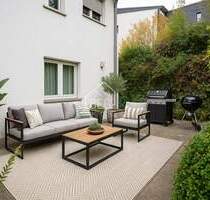 Familienfreundliche Doppelhaushälfte mit Garten, Zierteich und Einliegerwohnung - Waiblingen