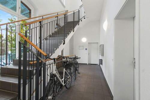 Hauseingang und Briefkästen - 