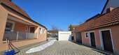 Hof und Garage - 