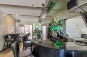 Ansprechende Bar... - 