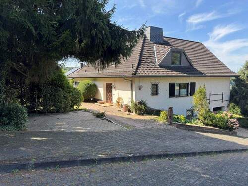 Aussenansicht mit Stellplatz - 