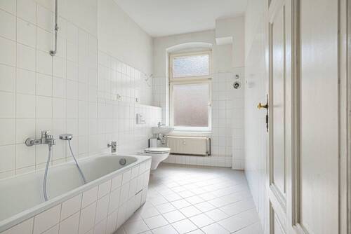 Badezimmer - Etagenwohnung mit 95,00 m² in Berlin zum Kaufen