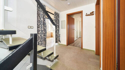 OG_Flur_Treppenhaus_01 - 