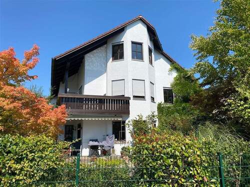 Außenansicht - Sanierte Dachgeschosswohnung in ruhigem 3-Familienhaus