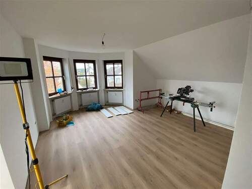 Wohnzimmer Ansicht 1 - 3 Zimmer Etagenwohnung zur Miete in Fürstenfeldbruck