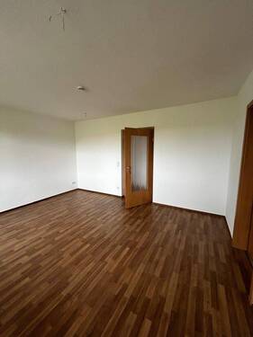 Wohnzimmer - 2 Zimmer Etagenwohnung zur Miete in Großröhrsdorf OT Bretnig/Hauswalde