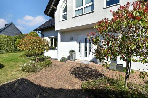 Eingangsbereich - 7 Zimmer Einfamilienhaus zum Kaufen in Heiligenhaus