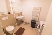 Gästebad mit Dusche & Waschma. - 