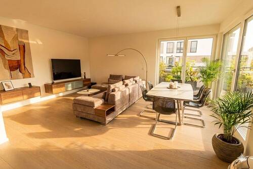 Wohnzimmer 1 - Moderne & sonnige 3-Zimmer-Wohnung im 3.OG mit XXL-Dachterrasse in Köln-Niehl