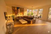 Wohnzimmer 2 - 3 Zimmer Etagenwohnung zum Kaufen in Köln