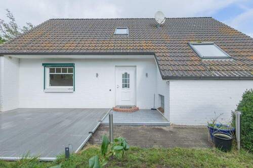 Eingangsbereich mit Terrasse - 