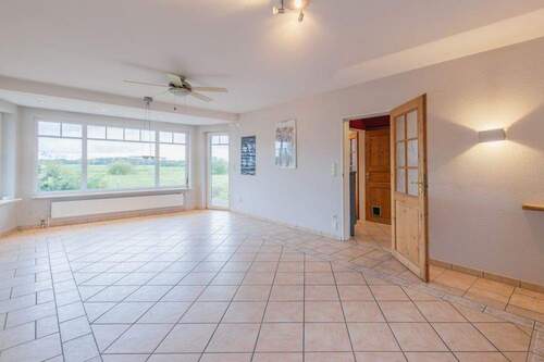 Wohnzimmer - 3 Zimmer Mehrfamilienhaus, Wohnhaus zum Kaufen in Königshügel