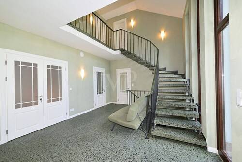 Treppenhaus mit Galerie - 