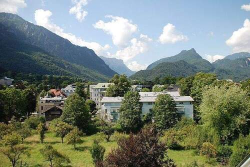 Außenansicht mit Umgebung - 2 Zimmer Etagenwohnung in Bad Reichenhall