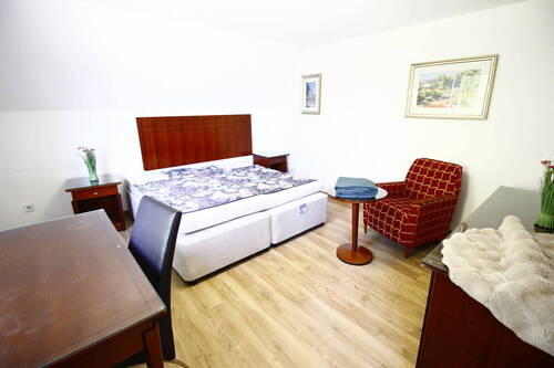Schlafzimmer 2 OG - 
