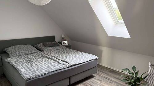 ruhiges Schlafzimmer - Etagenwohnung mit 64,00 m&sup2; in Heroldsbach zur Miete