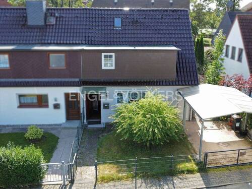 Hausansicht - Energetisch sanierte DHH mit Südgarten in ruhiger Lage