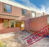 RESERVIERT: Zur freien Gestaltung: Modernisierungsbedürftiges Mittelreihenhaus in ruhiger, naturnaher Lage - Hamburg Iserbrook