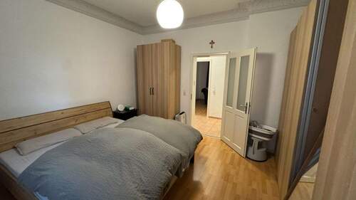 Schlafzimmer (2).JPG - 