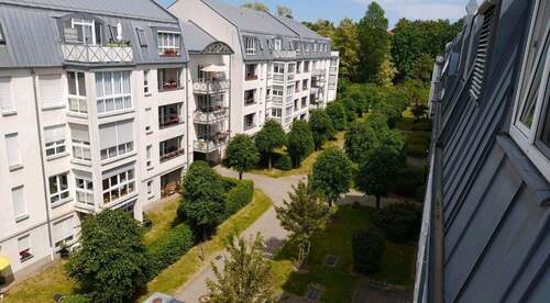 Blick vom Balkon - Etagenwohnung mit 45,00 m&sup2; in Zwickau zur Miete