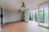 Wohnzimmer - Erstbezug nach Sanierung - provisionsfreie 2-Zimmerwohnung mit Wintergarten