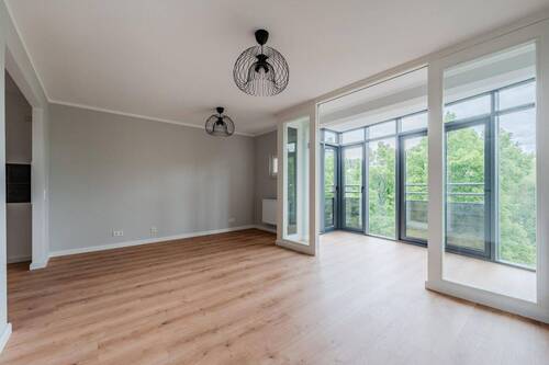 Wohnzimmer - Erstbezug nach Sanierung - provisionsfreie 2-Zimmerwohnung mit Wintergarten