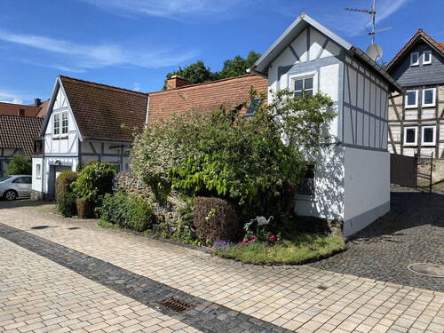 Bild 1 - Vermietetes Haus mit Charakter & Garage - provisionsfrei in Reichelsheim-Blofeld