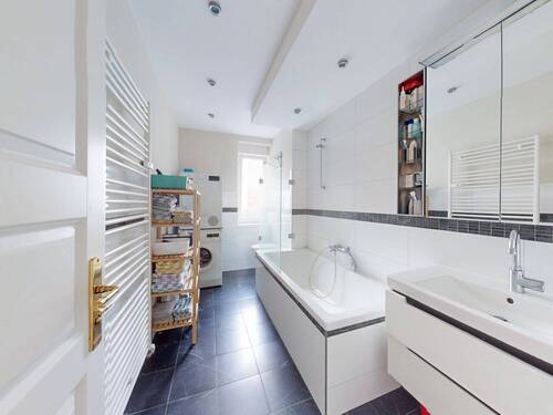 Titelbild - Drei separat begehbare Zimmer und großzügige Wohnküche