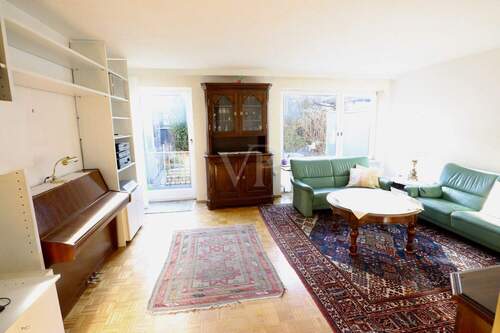 Wohnzimmer - 6 Zimmer Reihenmittelhaus in München