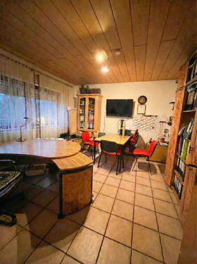 Büro - 8 Zimmer Einfamilienhaus in Battweiler