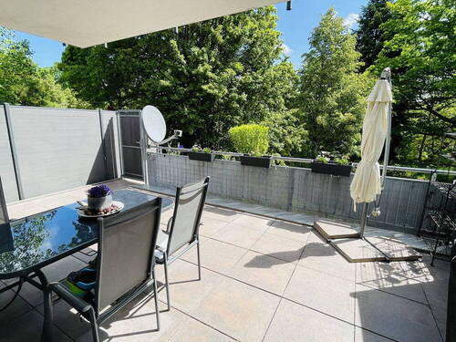 Das Sommer-Wohnzimmer - Modernes Wohnen mit Blick ins Grüne! 3-Zimmer-Eigentumswohnung in Pforzheim-SonnenbergRodplatte
