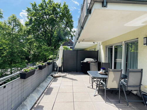 Große, teilüberdachte Terrasse - 3 Zimmer Etagenwohnung zum Kaufen in Pforzheim