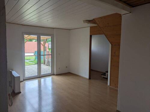 Wohnzimmer - 3 Zimmer Doppelhaushälfte zur Miete in Markt Erlbach