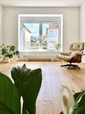 Wohnzimmeransicht - Stilvoll wohnen in Rüttenscheid - hochwertig modernisierte Eigentumswohnung mit Gemeinschaftsgarten