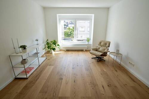 Helles Wohnzimmer - 2 Zimmer Etagenwohnung in Essen