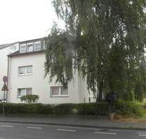 Freistehendes gepflegtes Dreiparteienhaus schöner Garten und Garage - Wohnung im Erdgeschoss bezugsfrei - beliebter Wohnort Köln Weiß